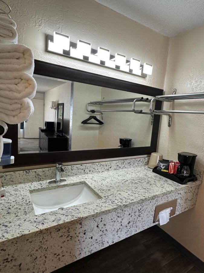 Ambassador Inn Perryton ภายนอก รูปภาพ